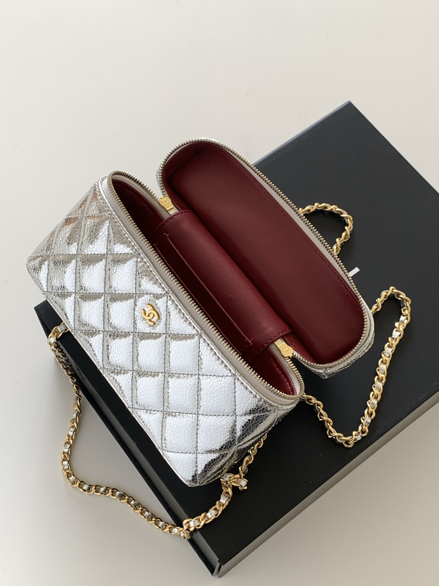 Ch**el Vanity with Chain 17x19x5cm