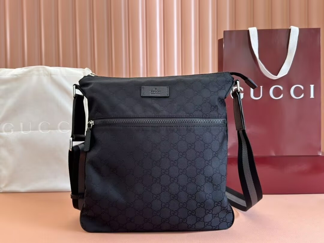 Gvc*1 Shoulder Bag 30.5x33x2cm