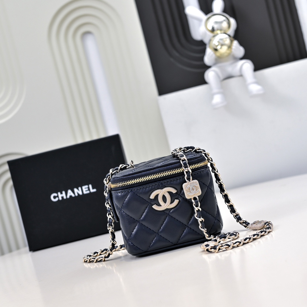Ch**el SMALL VANITY WITH CHAIN 11x8.5x7cm