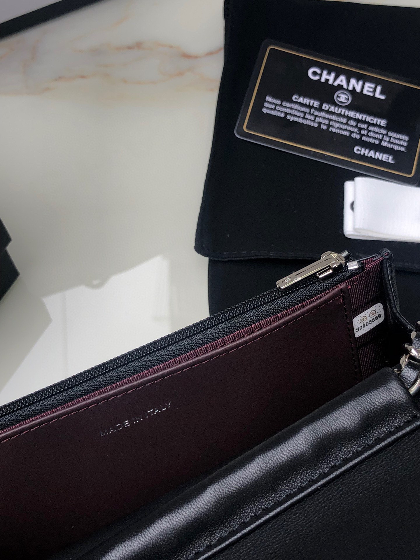 Ch**el CLASSIC WALLET ON CHAIN 4.8 × 7.5 × 1.4 in