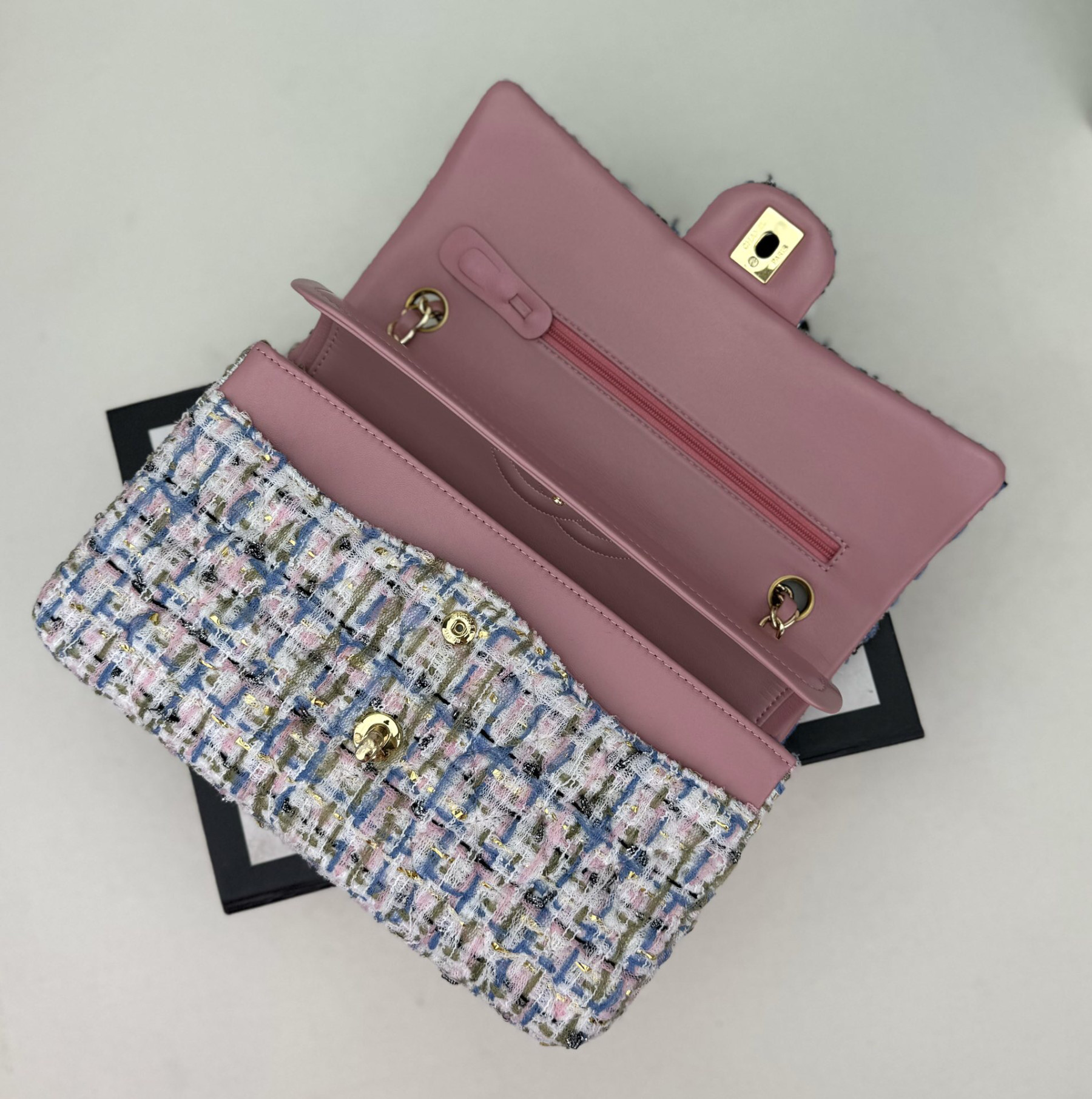 Ch**el MINI CLASSIC 11.12 HANDBAG 20 12 × 20 × 6 cm