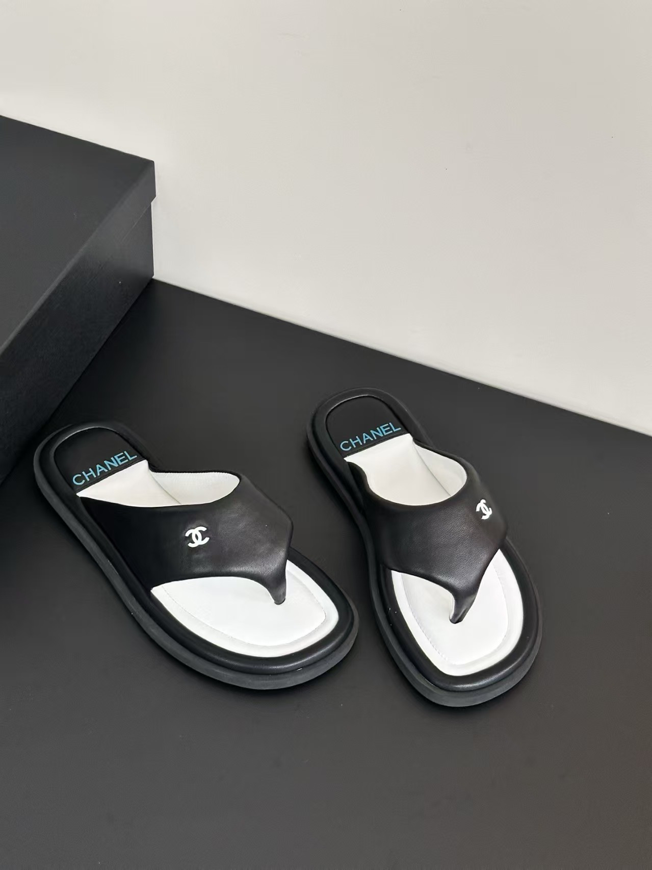Ch**el slides