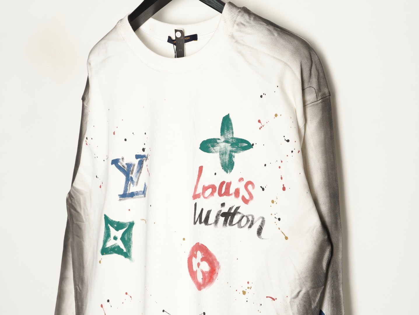 L0vis Vvtt0n Hoodies