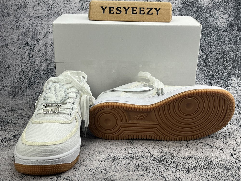 UA TRAVIS SCOTT X AIR FORCE 1 
