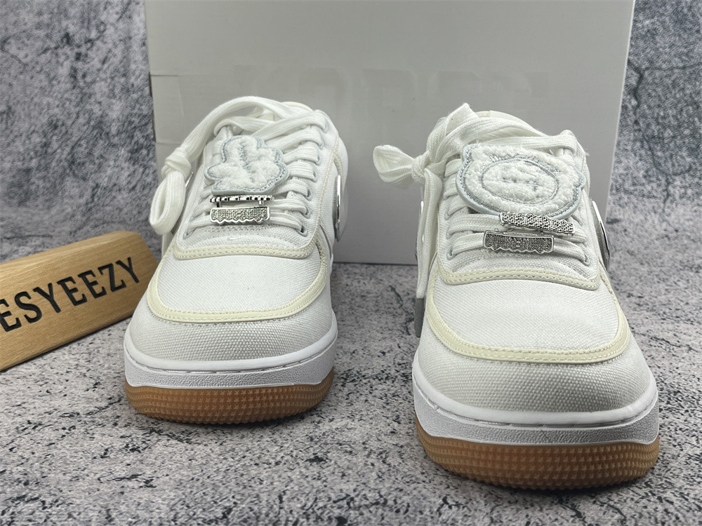 UA TRAVIS SCOTT X AIR FORCE 1 