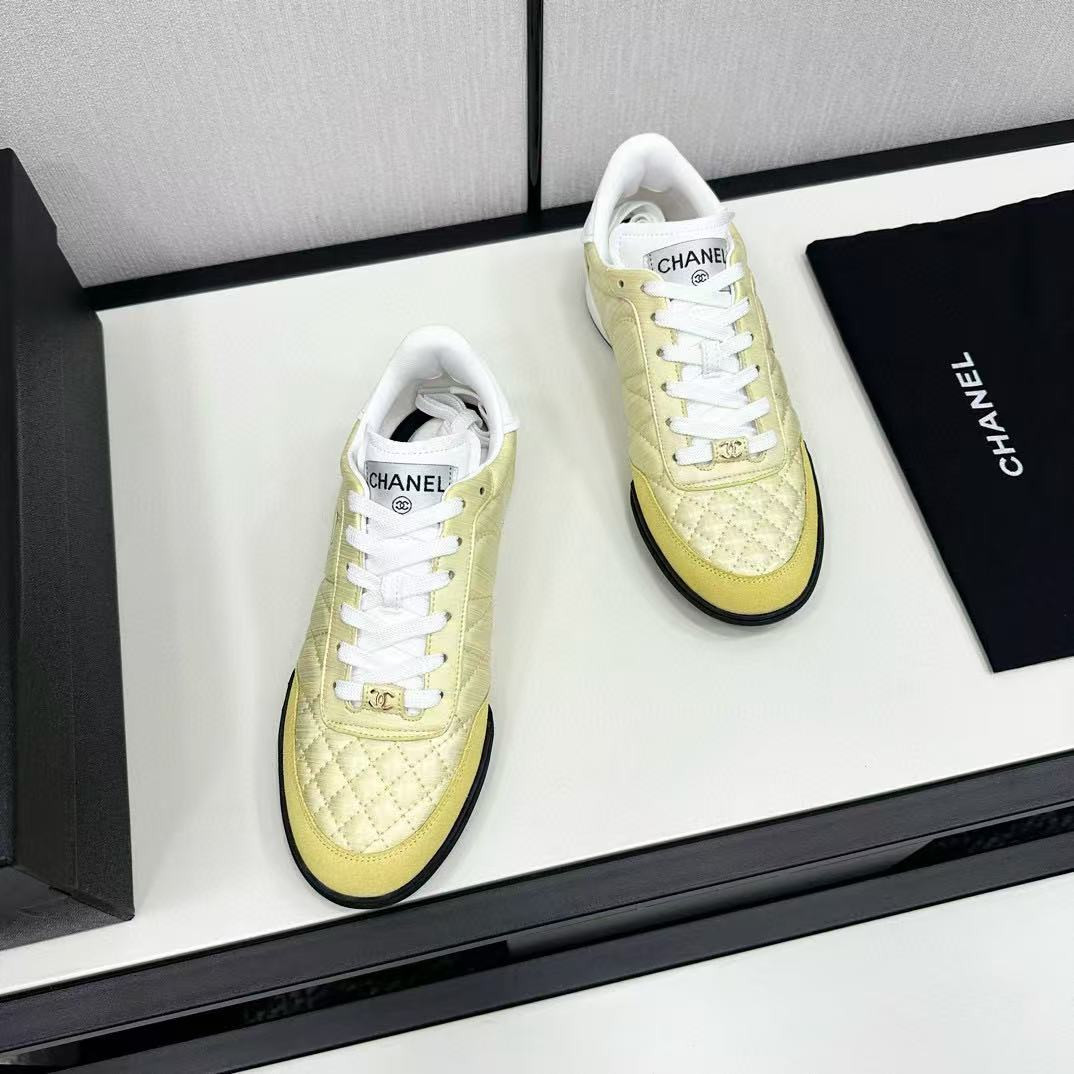 UA Ch**el SNEAKER