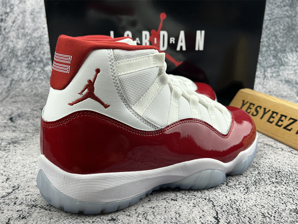 UA AIR JORDAN 11 RETRO