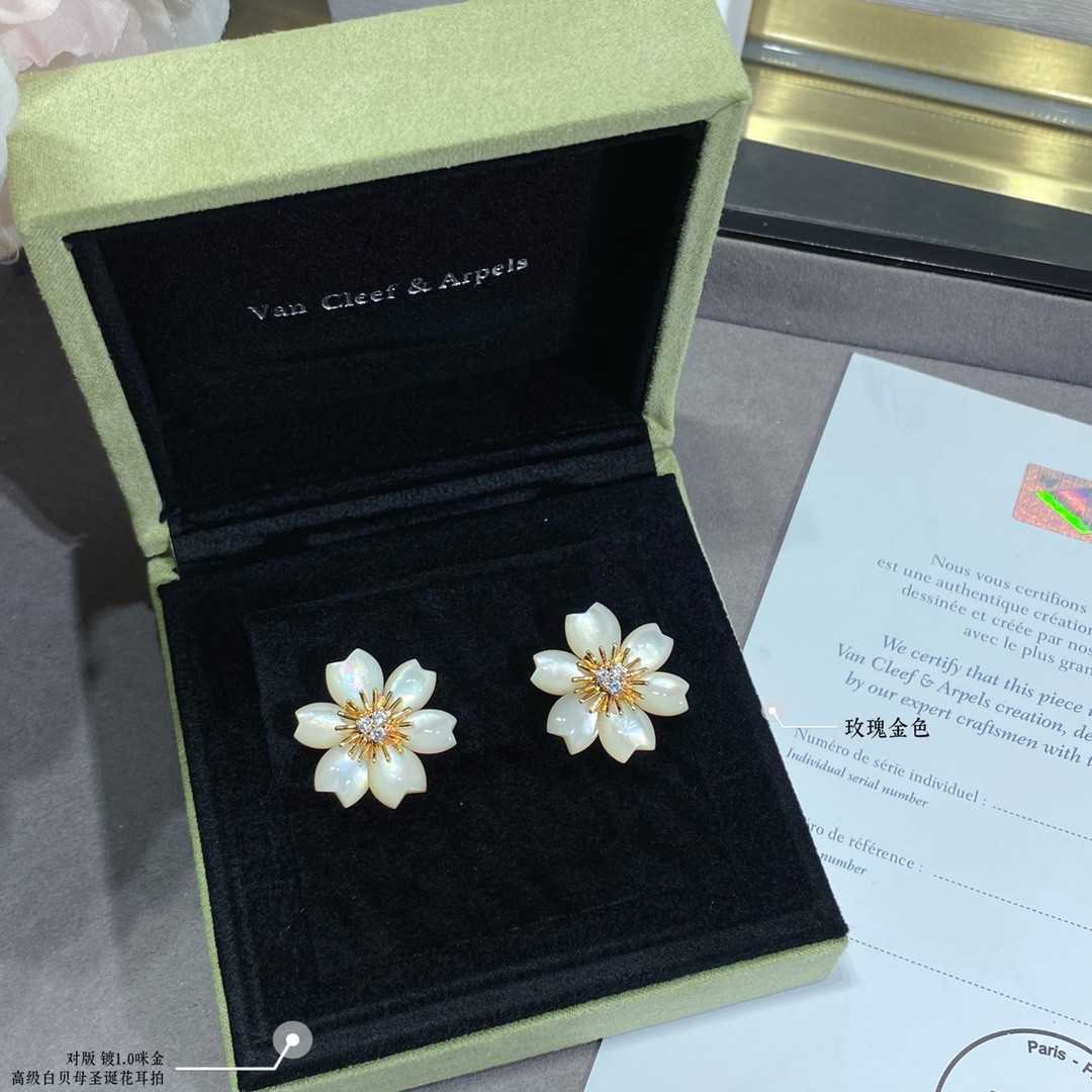 V*n Cl**f & Arpels White Mother-of-Pearl Christmas Flower Earrings