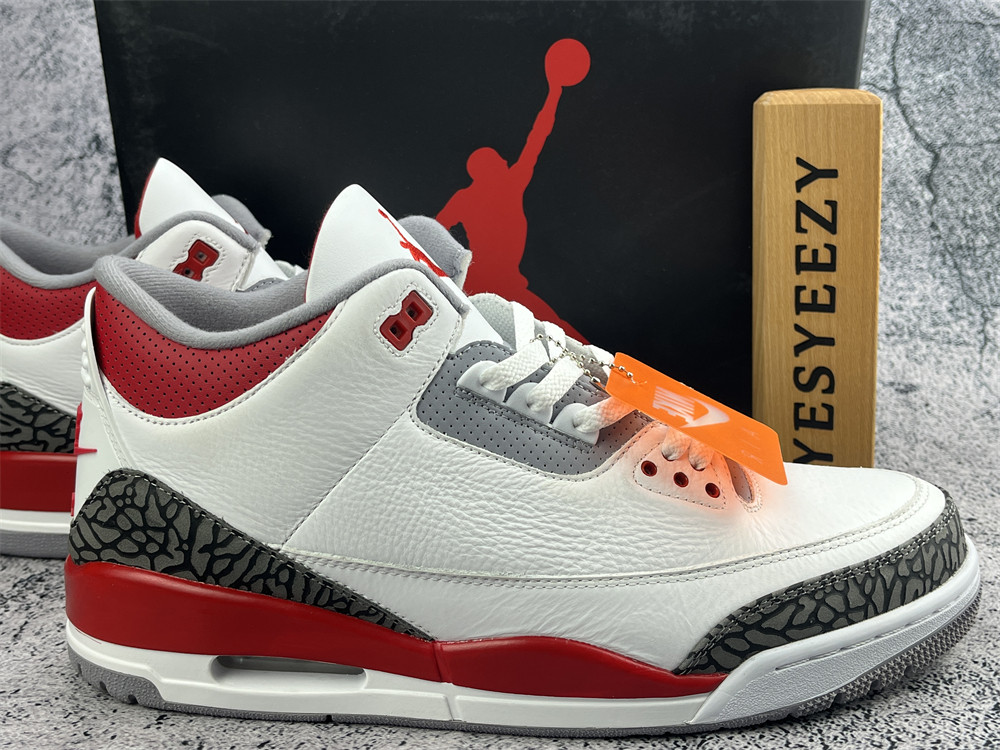 UA AIR JORDAN 3 RETRO
