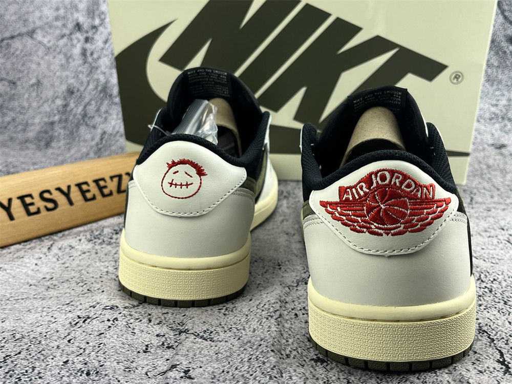 UA TRAVIS SCOTT X WMNS AIR JORDAN 1 LOW OG