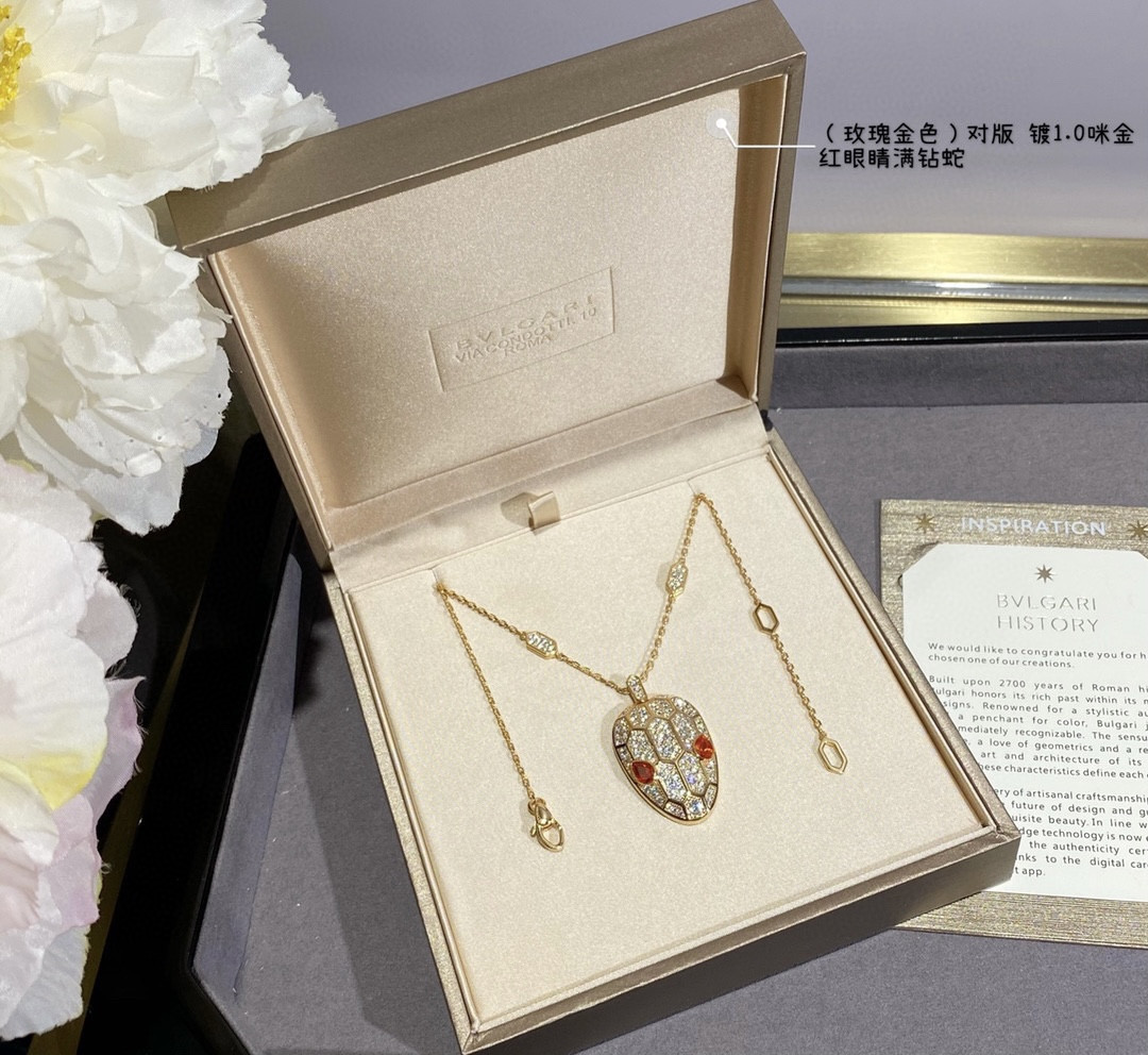 Bv1g*ai Full of snakes Necklace