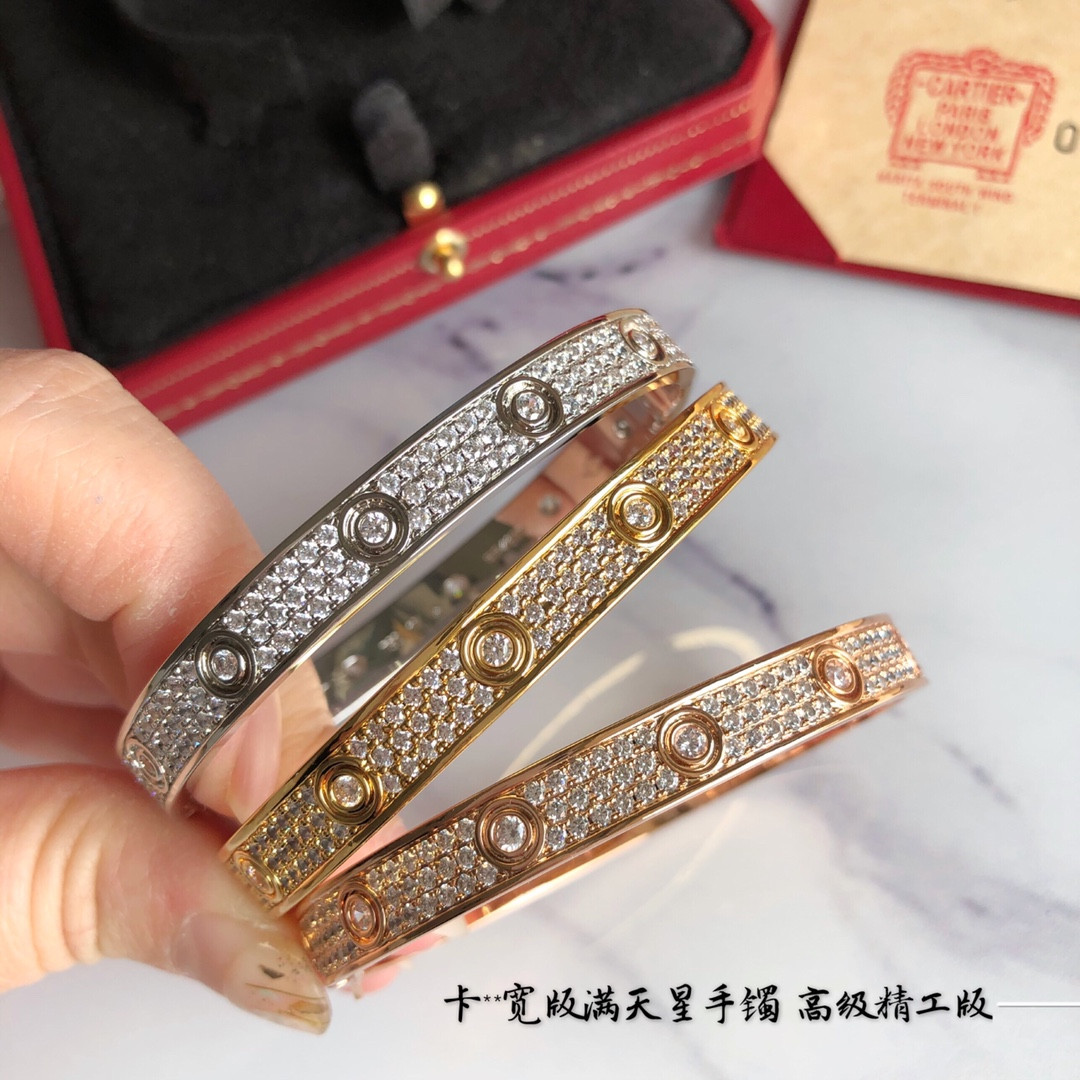 Ca*t1er Gypsophila wide Bracelet