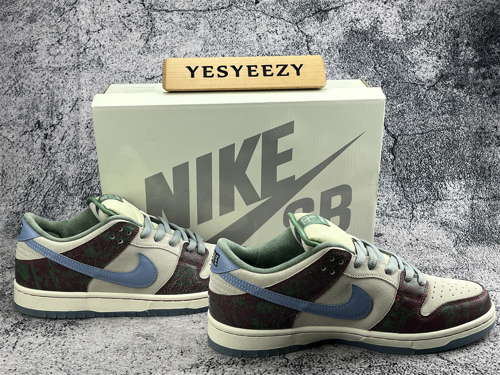 UA NIKE CRENSHAW SKATE CLUB X DUNK LOW SB