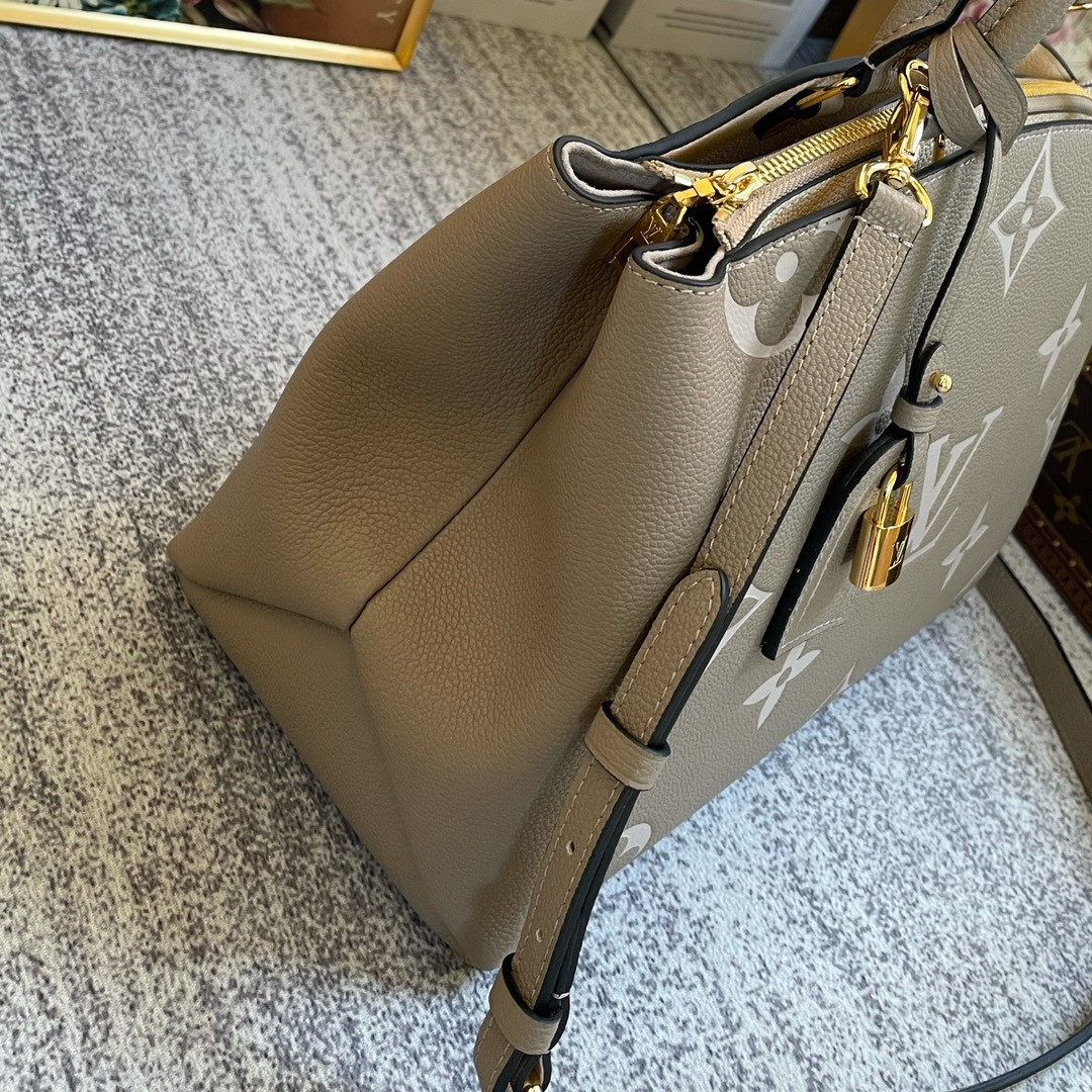 LV GRAND PALAIS M45842