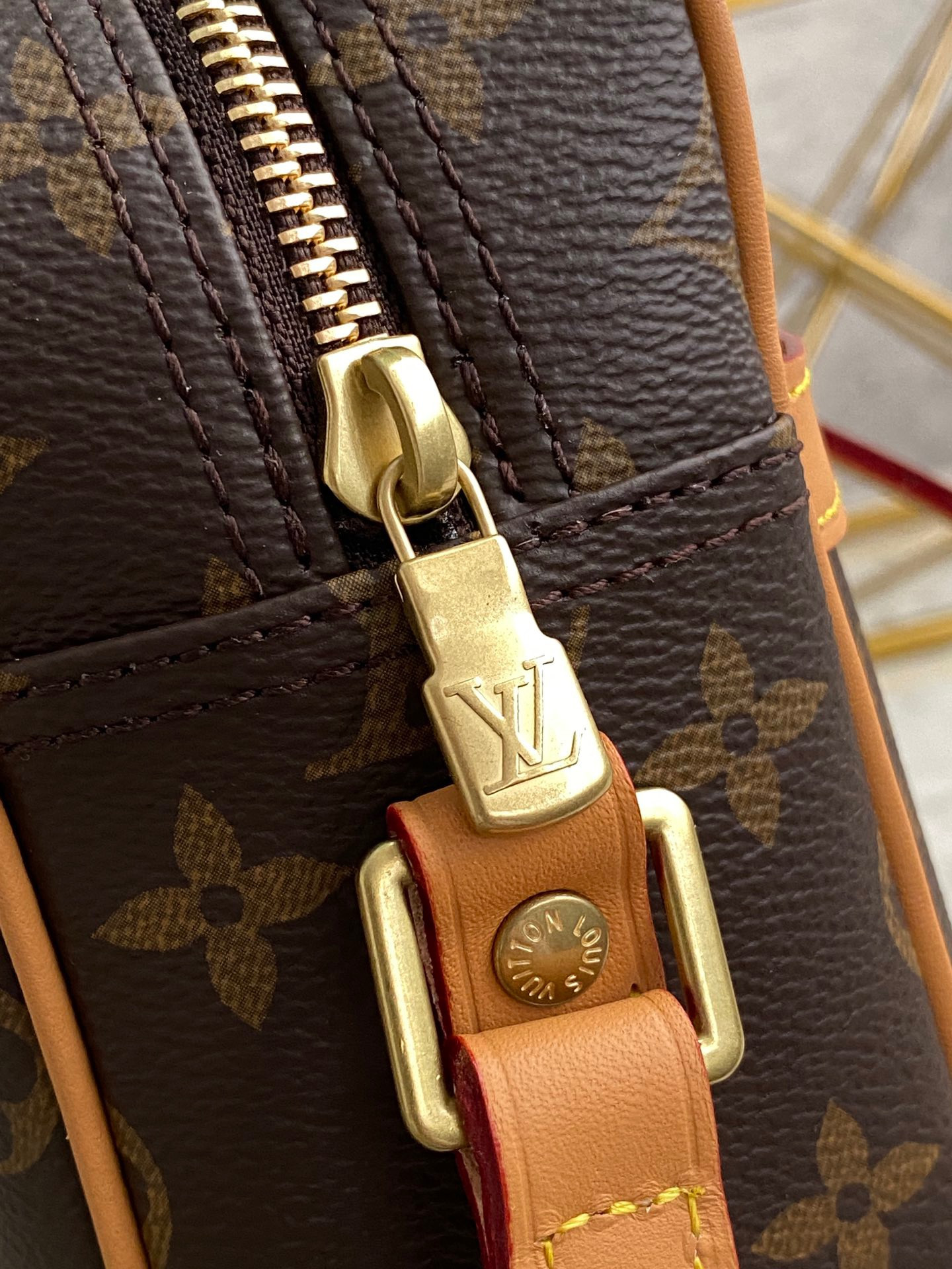 LV KASAI CLUTCH PM M51276