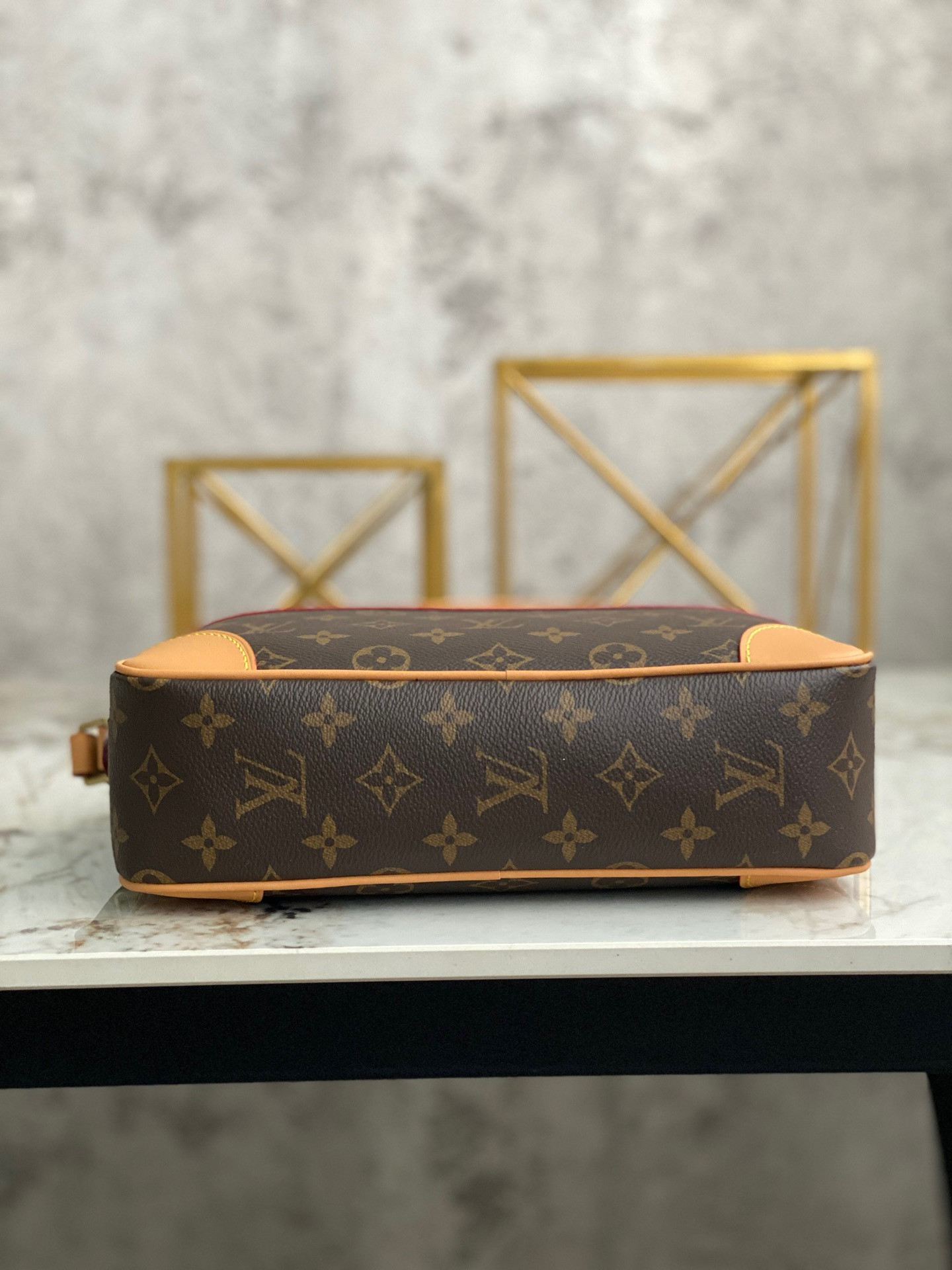 LV KASAI CLUTCH PM M51276