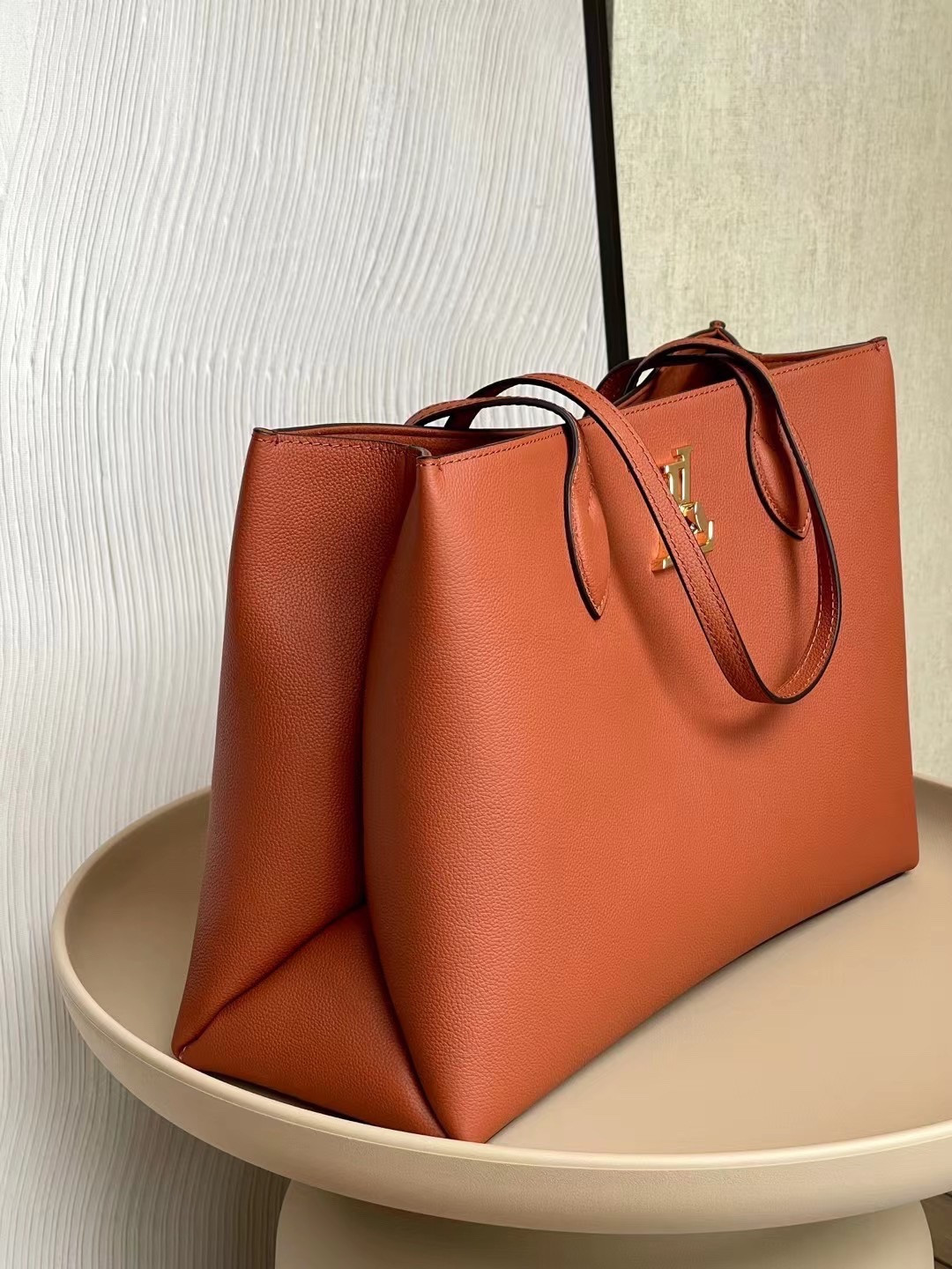 LV LOCKME SHOPPER M58927