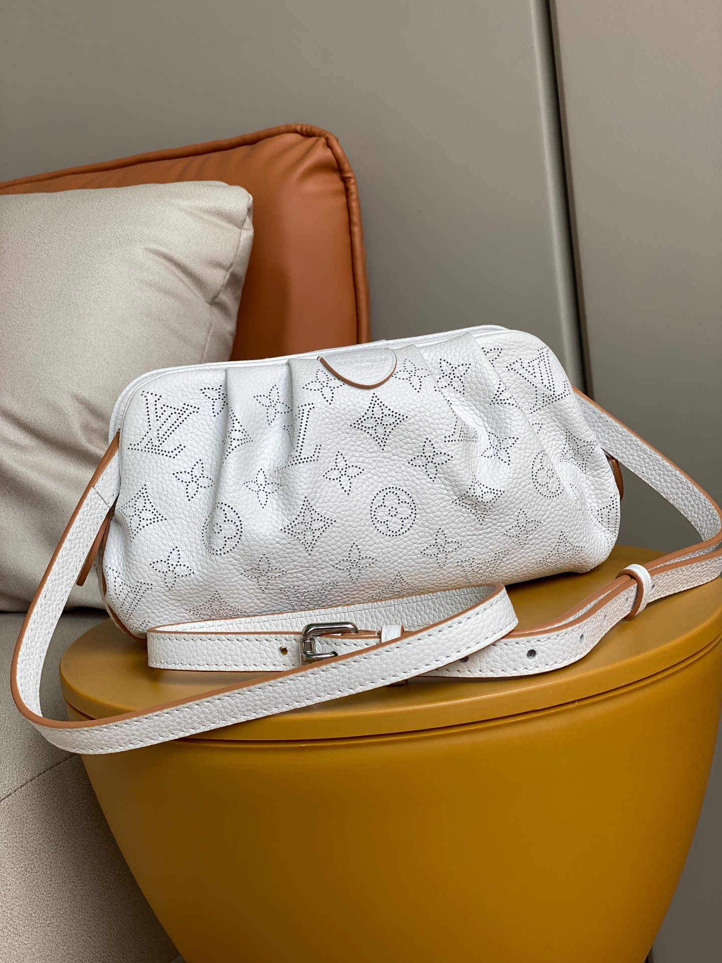 LV SCALA MINI POUCH M80410