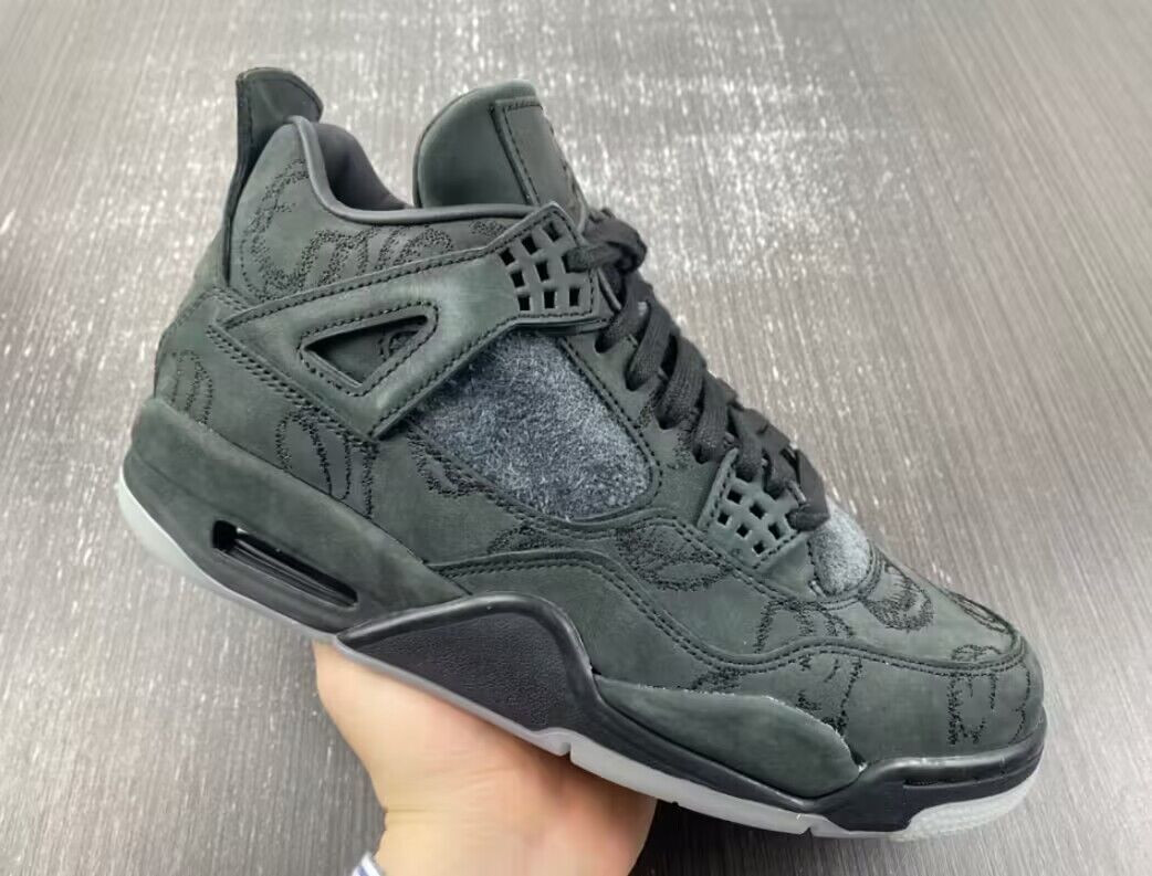 UA AIR JORDAN 4 RETRO KAWS