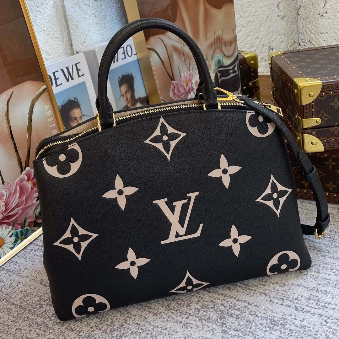 LV GRAND PALAIS M45842