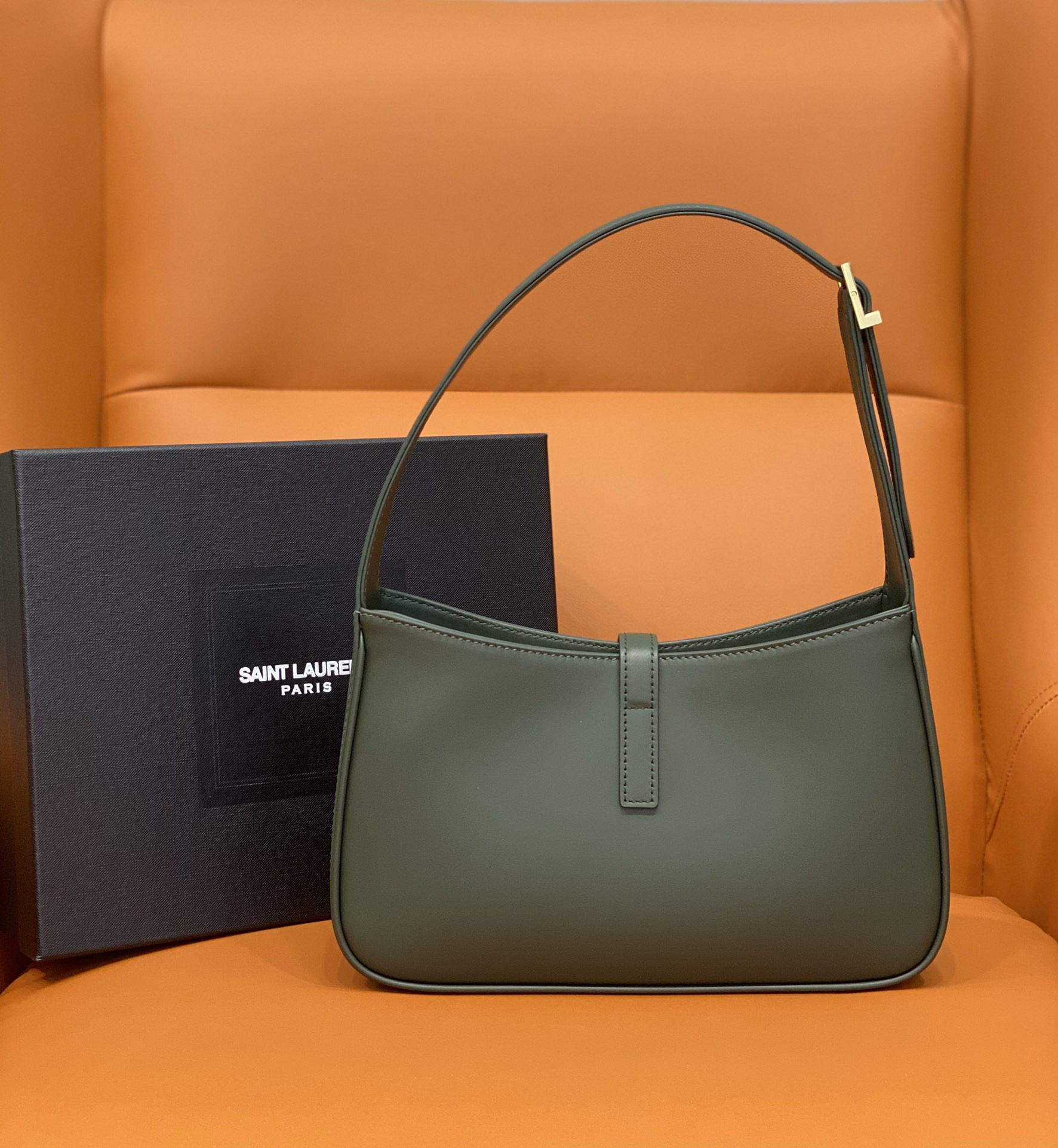 Y51 LE 5 À 7 IN SMOOTH LEATHER VERT FONCE  23 X 16 X 6.5 CM