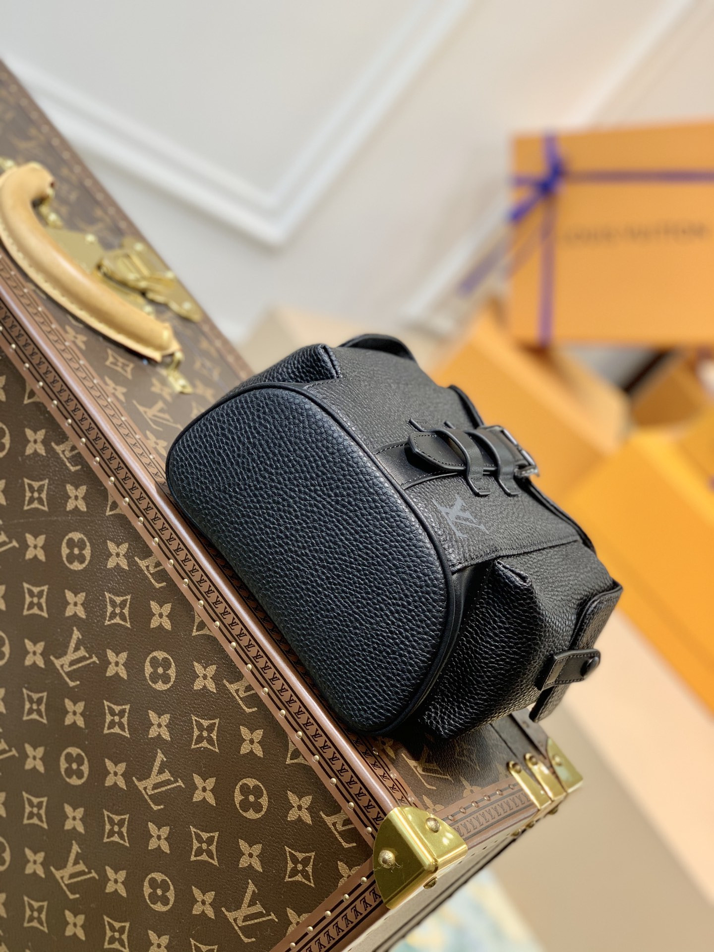 LV CHRISTOPHER XS M58495