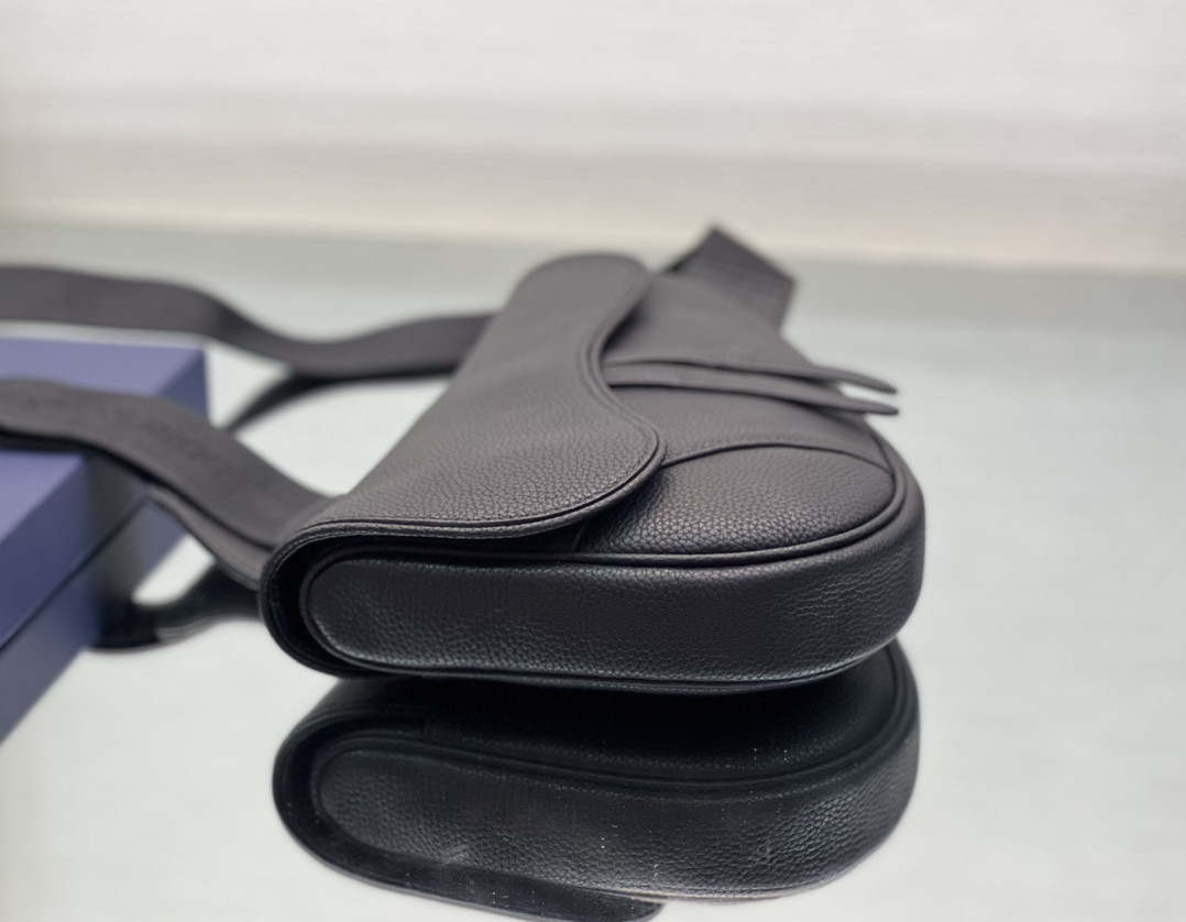 D10r Saddle Bag Black Grained Calfskin 26 x 19 x 4.5 cm