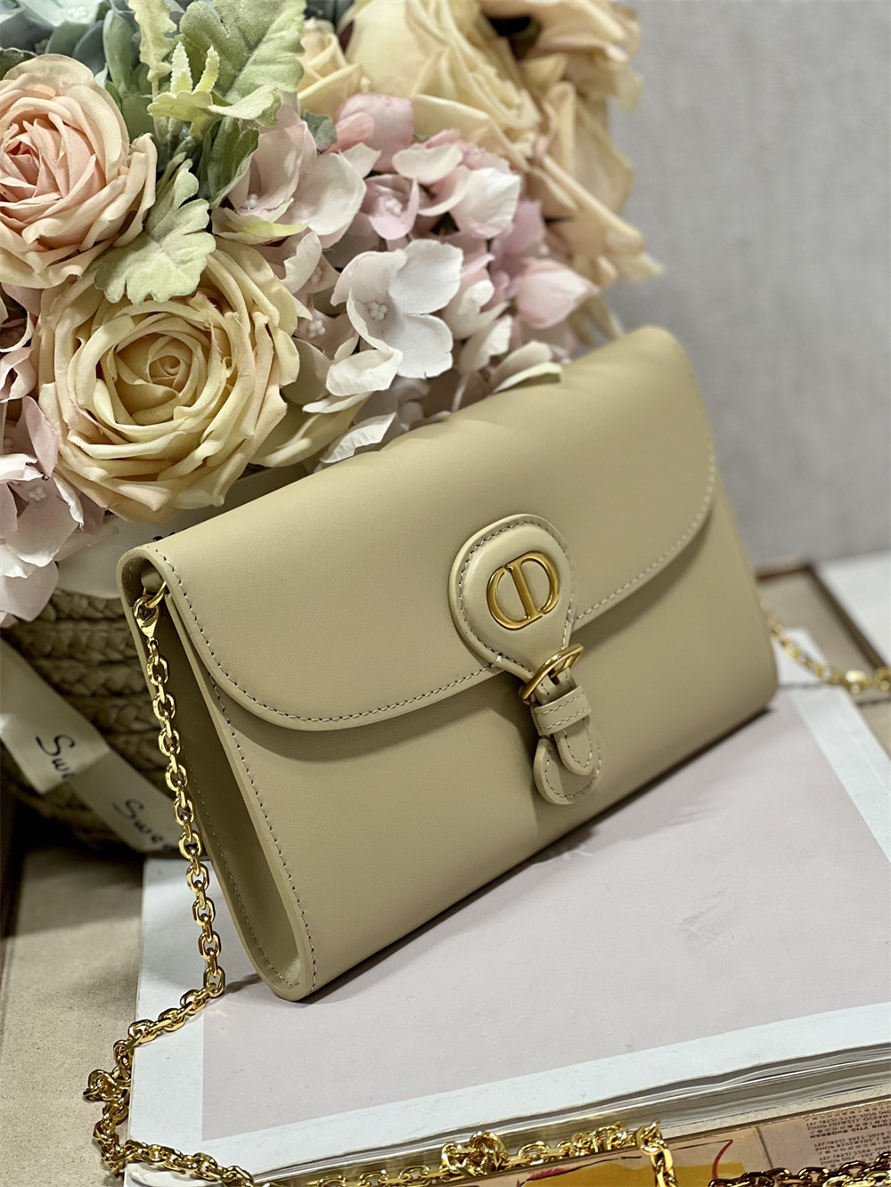 D10r BOBBY EAST-WEST POUCH WITH CHAIN Latte Smooth Calfskin Apricot
