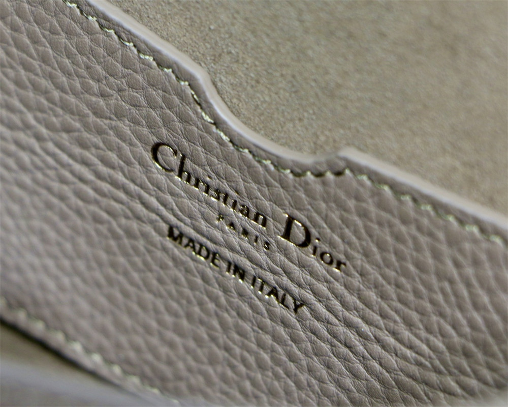 MEDIUM D10r BOBBY BAG Grey Grained Calfskin