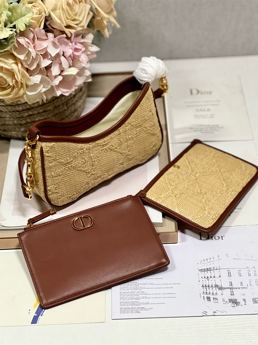 D10r 30 Montaigne Avenue weav 22.5 x 12.5 x 6.5 cm