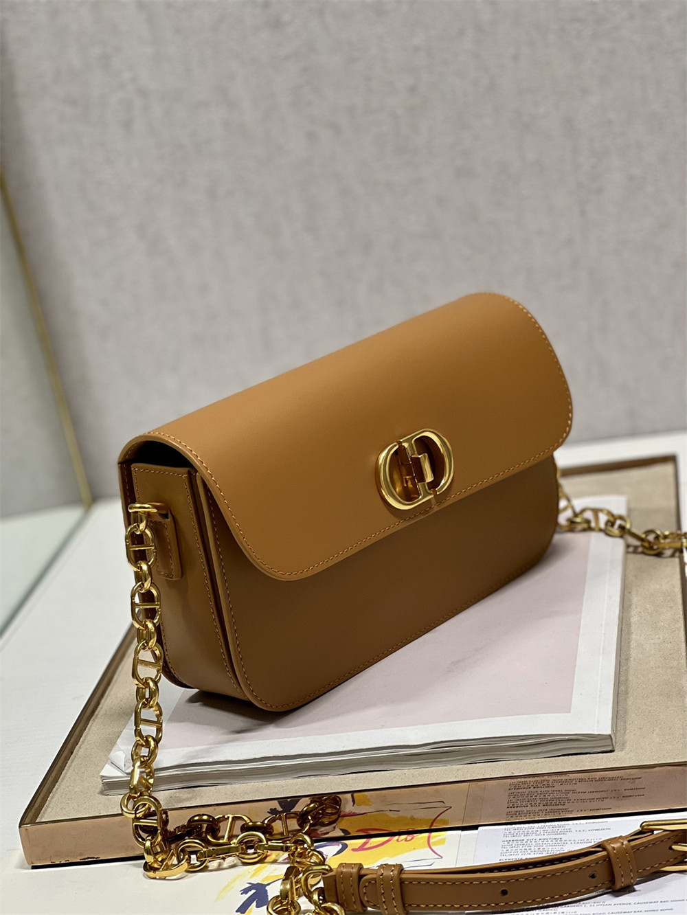 D10r 30 Montaigne Avenue Caramel 22.5 x 12.5 x 6.5 cm