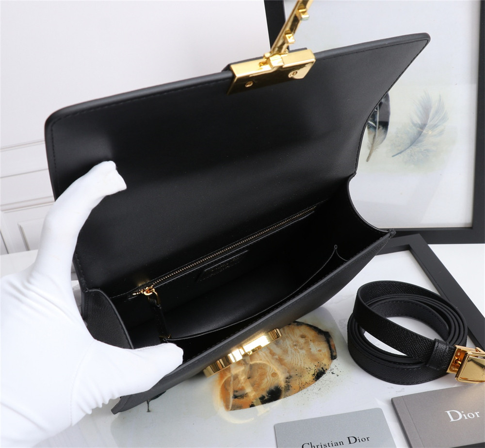 D10r 30 MONTAIGNE CHAIN BAG Grained Black