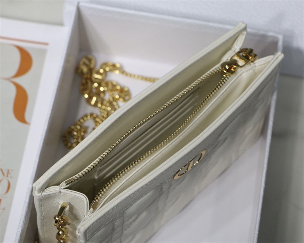 D10r CARO ZIPPED POUCH WITH CHAIN Latte S*pple Cannage Calfskin 19 x 14 x 4.5 cm