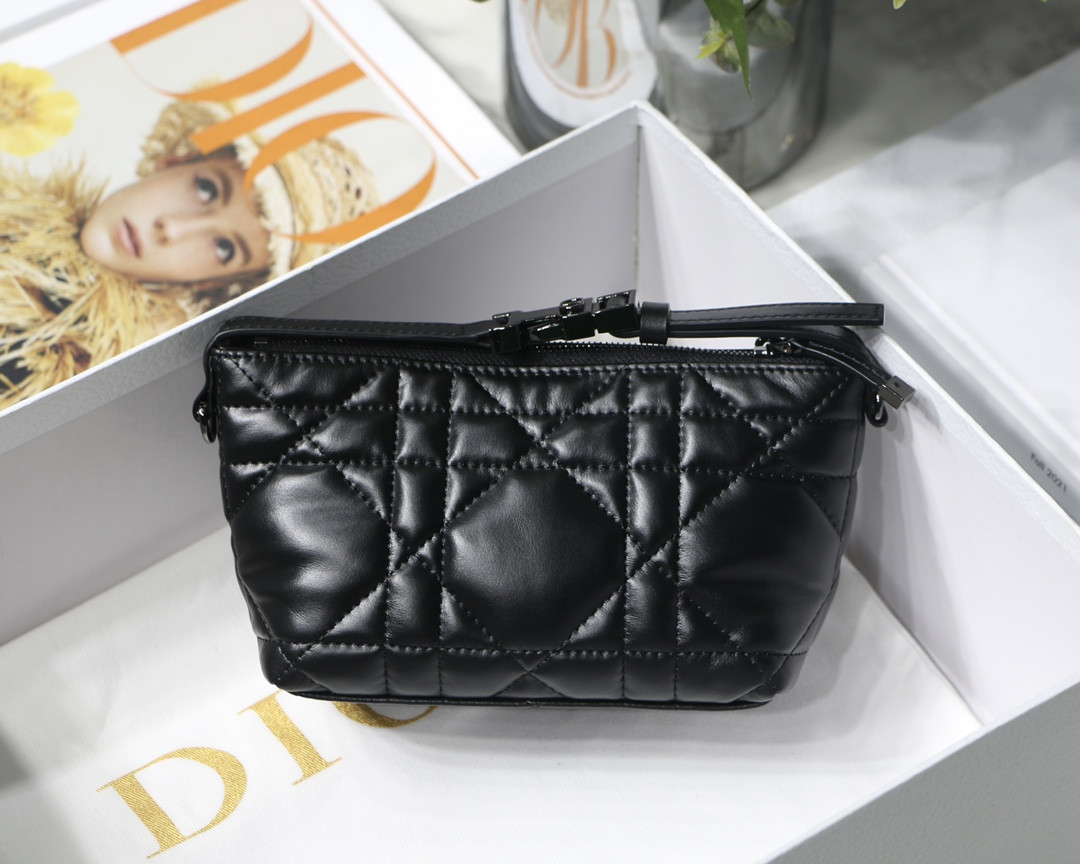 D10r TRAVEL NOMAD POUCH BLACK