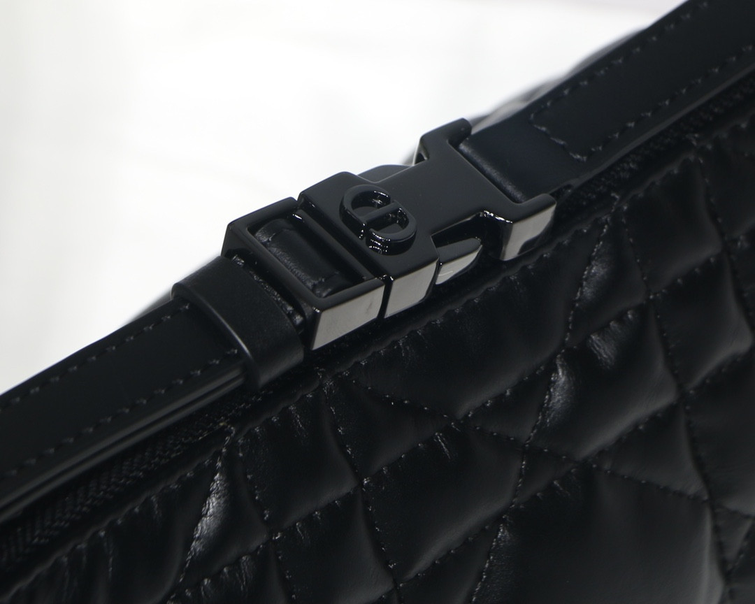 D10r TRAVEL NOMAD POUCH BLACK