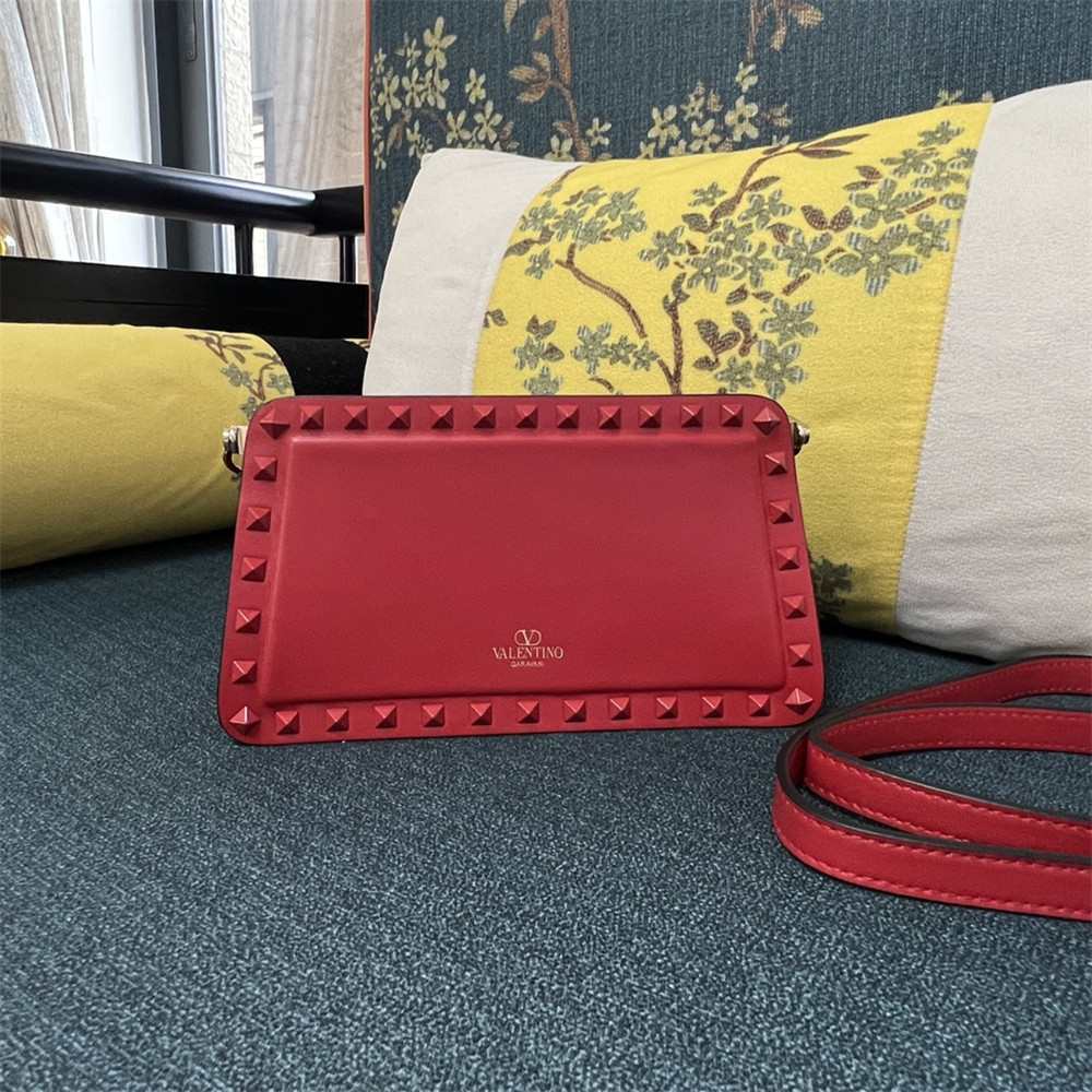 Va1e*ntin0 GARAVANI ROCKSTUD23 SMALL SMOOTH CALFSKIN SHOULDER BAG RED