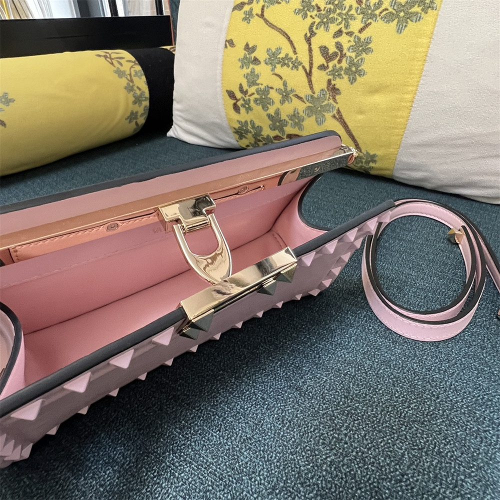 Va1e*ntin0 GARAVANI ROCKSTUD23 SMALL SMOOTH CALFSKIN SHOULDER BAG PINK