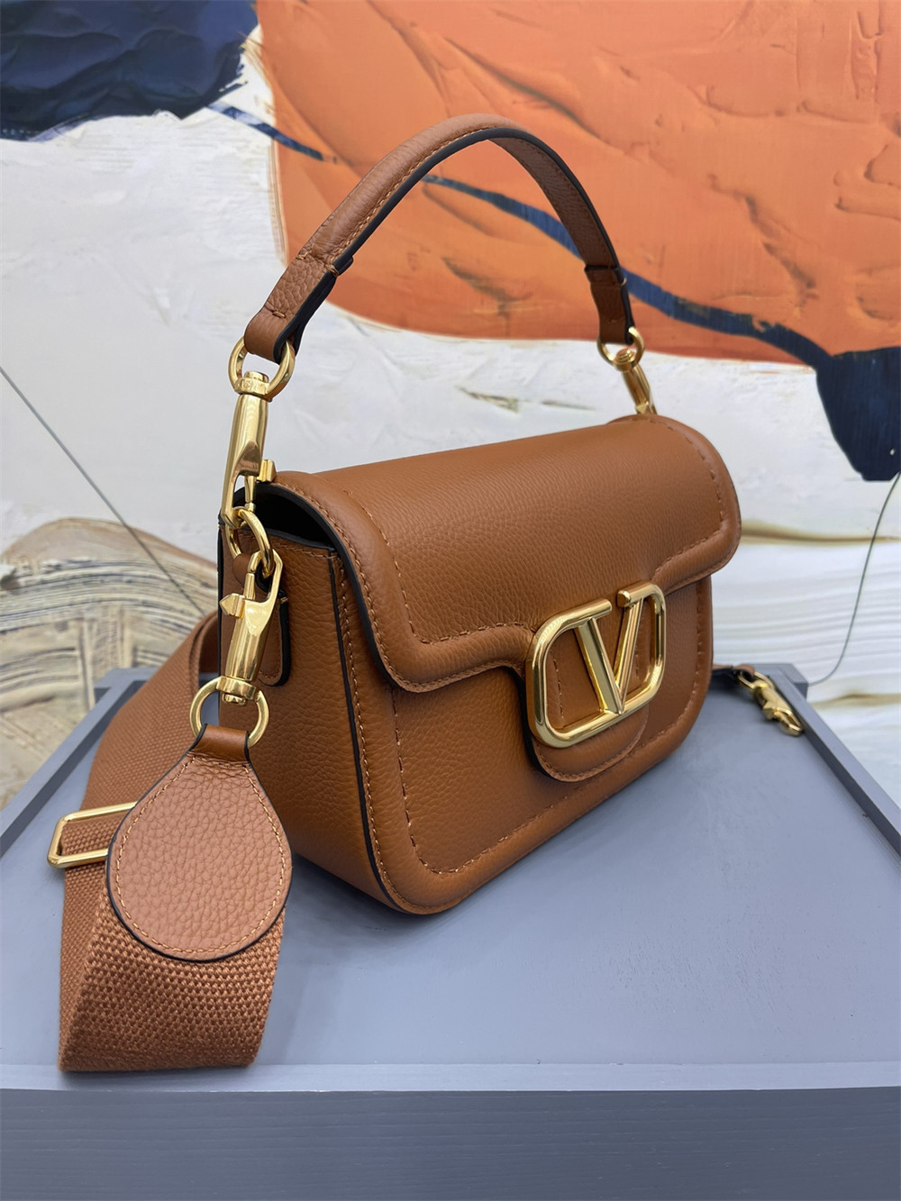 Va1e*ntin0 GARAVANI ALLTIME GRAINY CALFSKIN SHOULDER BAG BROWN