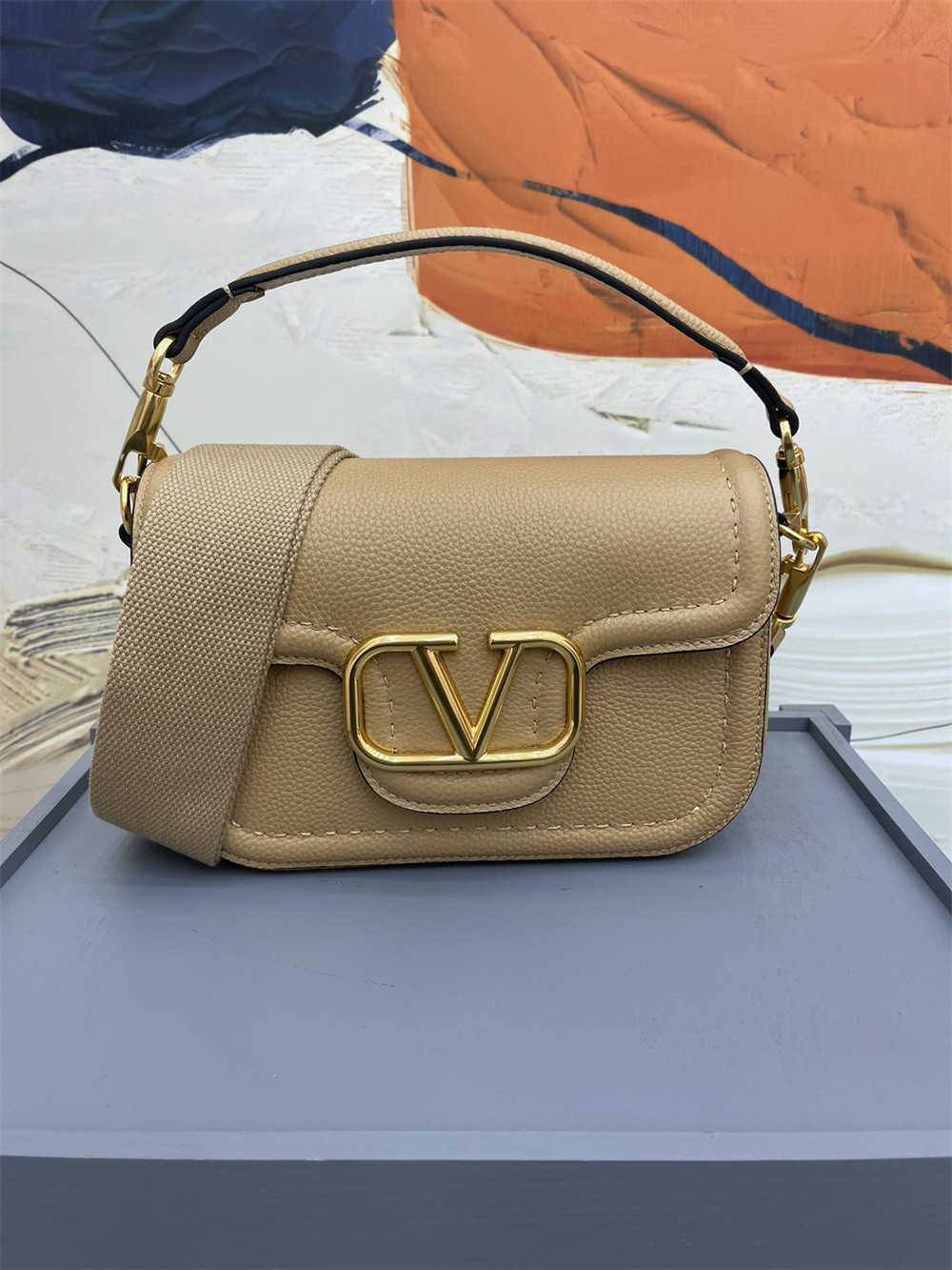 Va1e*ntin0 GARAVANI ALLTIME GRAINY CALFSKIN SHOULDER BAG APRICOT