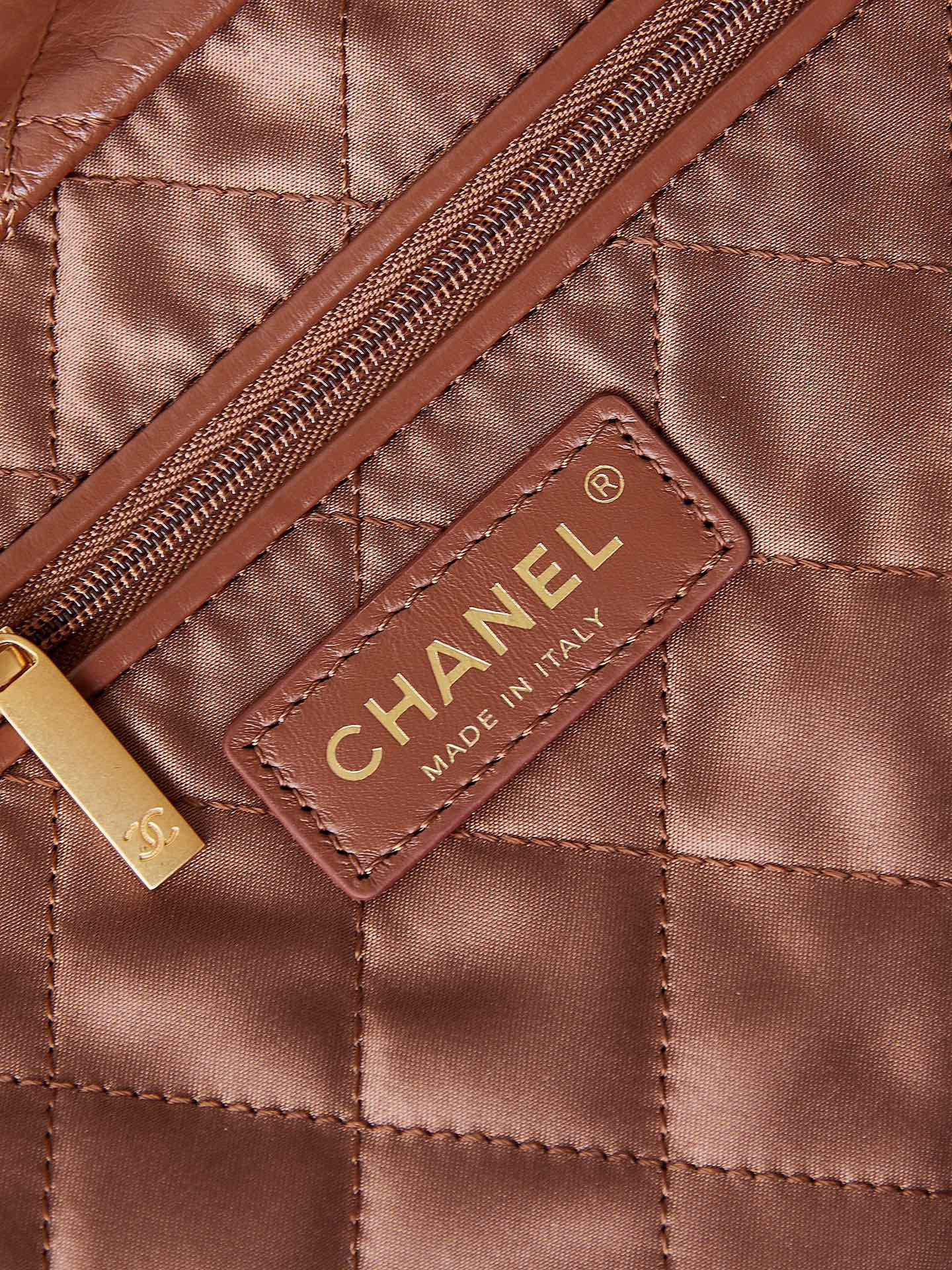Ch**el 22 SMALL HANDBAG Shiny Calfskin BROWN 13.7×14.4×2.7 in
