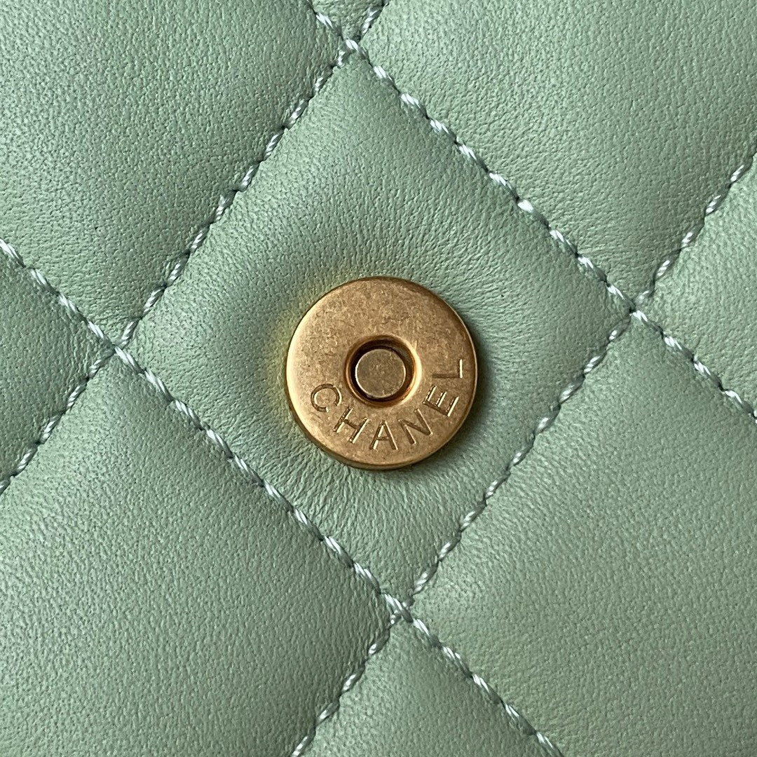 Ch**el BAGUETTE BAG GREEN 17.5×20×5cm