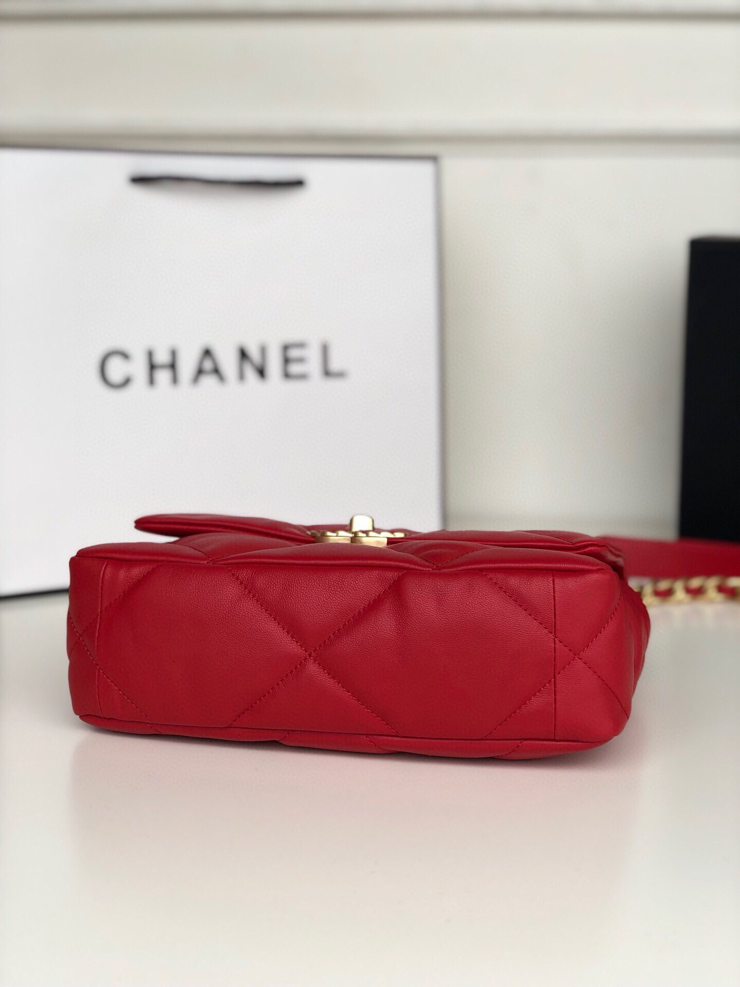 Ch**el 19 HANDBAG Shiny Leather, Gold-Tone, Silver-Tone & Ruthenium-Finish Metal Red 6.2 × 10.1 × 3.5 in