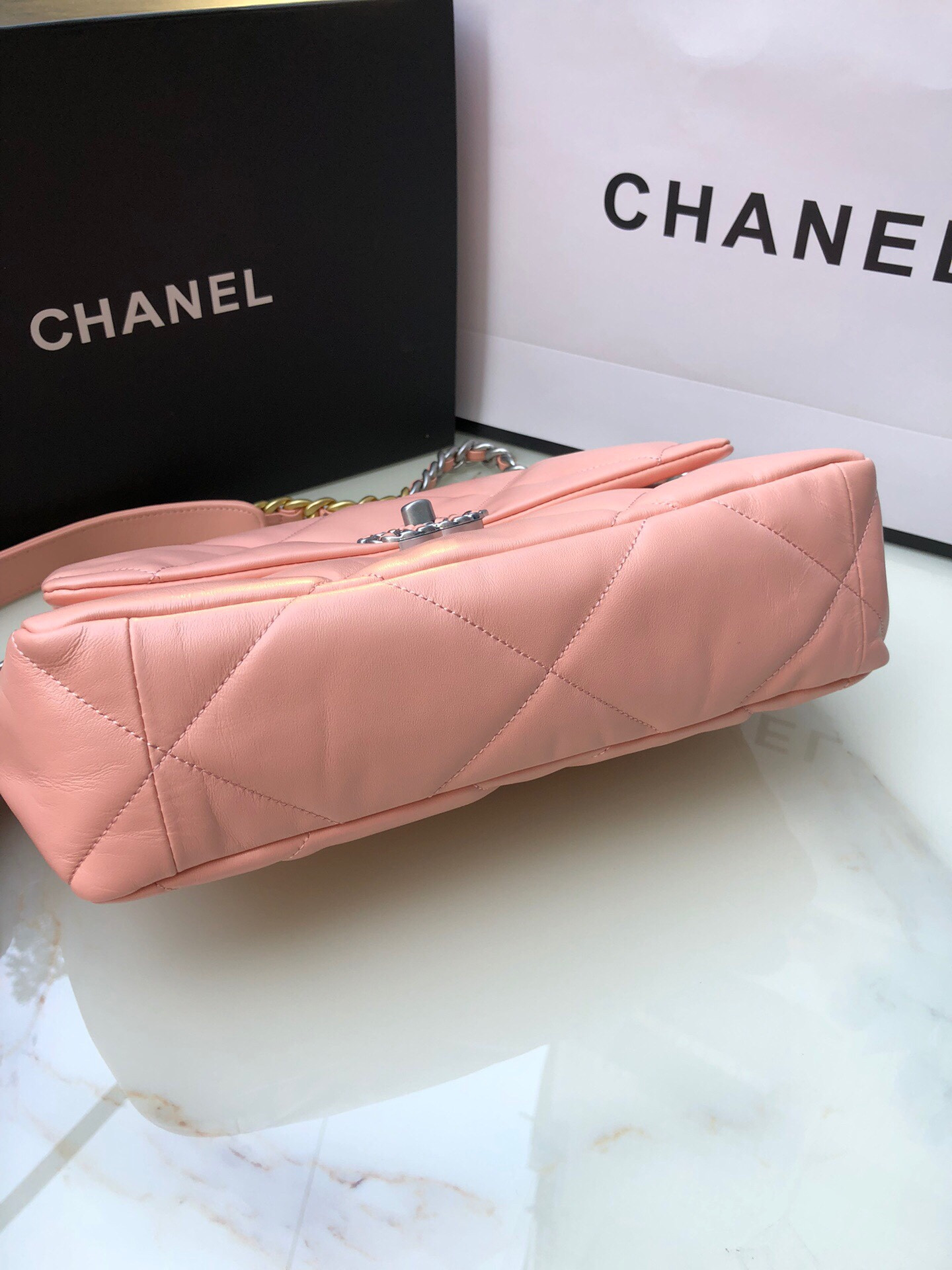 Ch**el 19 LARGE HANDBAG Shiny Leather, Gold-Tone, Silver-Tone & Ruthenium-Finish Metal Light Pink 7.8 × 11.7 × 3.9 in