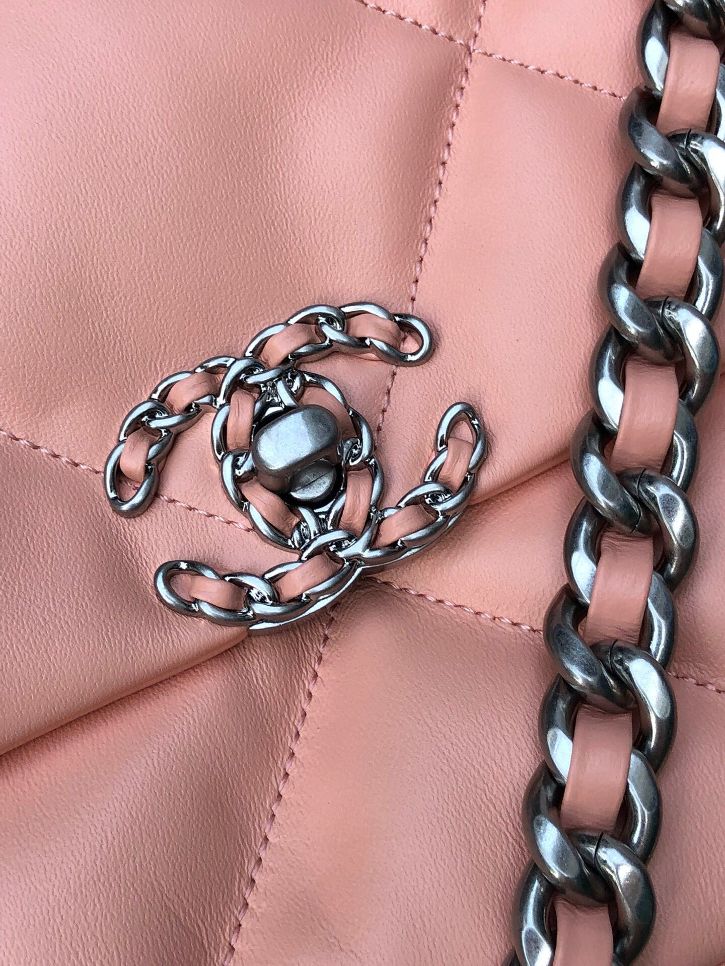 Ch**el 19 LARGE HANDBAG Shiny Leather, Gold-Tone, Silver-Tone & Ruthenium-Finish Metal Light Pink 7.8 × 11.7 × 3.9 in