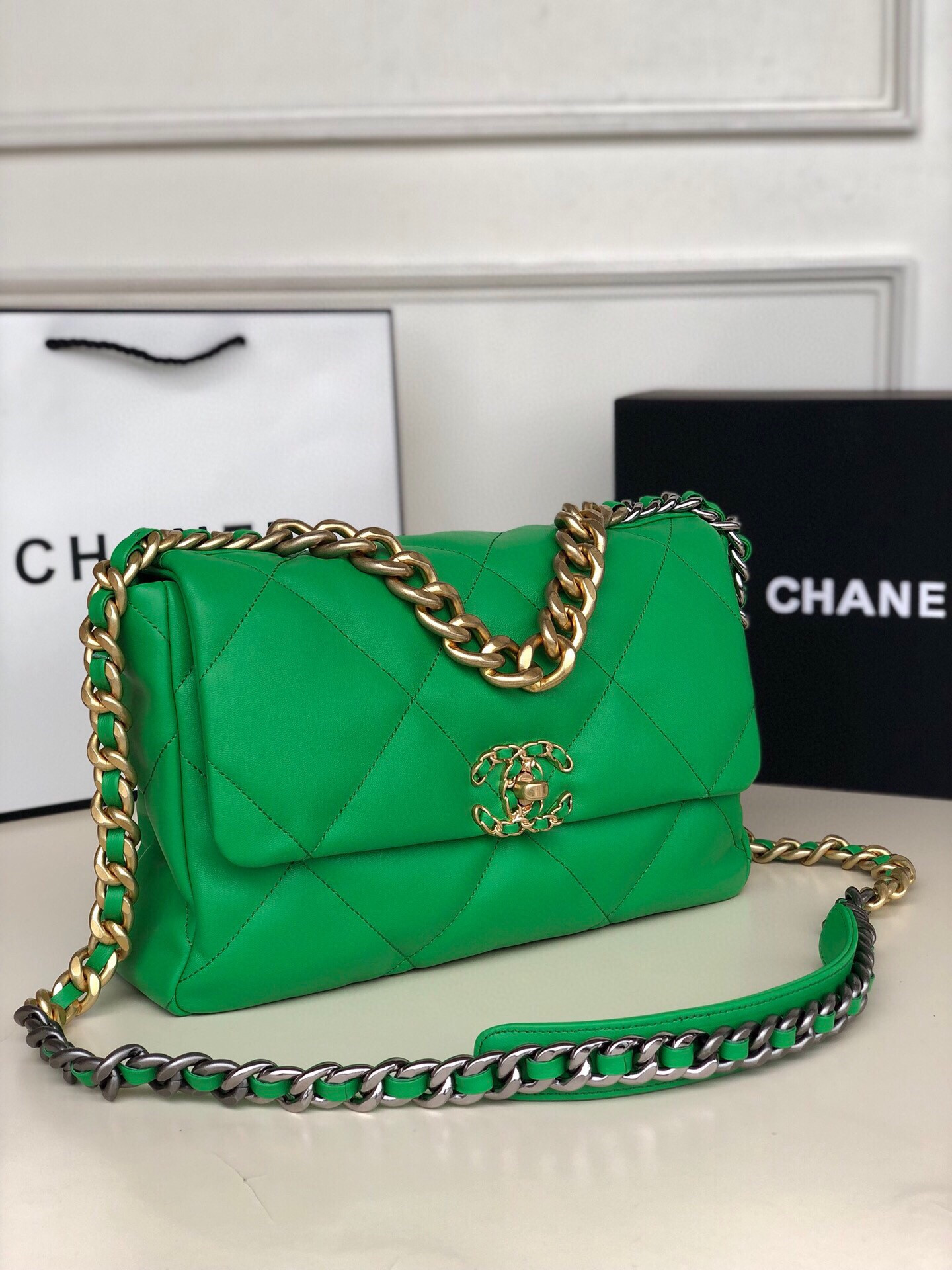 Ch**el 19 LARGE HANDBAG Shiny Leather, Gold-Tone, Silver-Tone & Ruthenium-Finish Metal Green 7.8 × 11.7 × 3.9 in