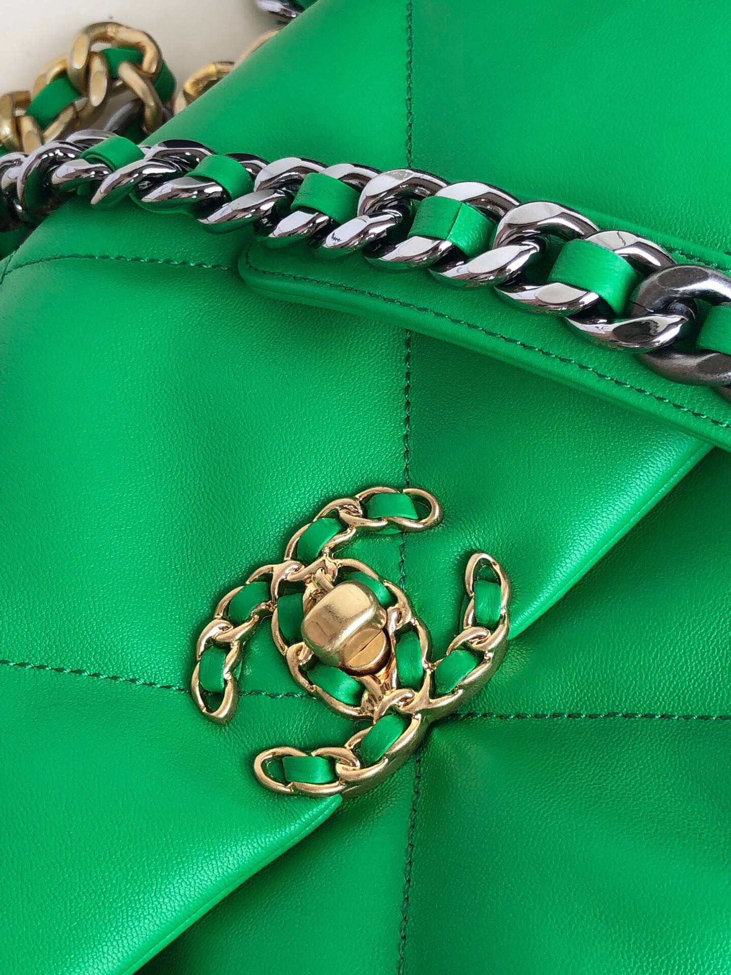 Ch**el 19 LARGE HANDBAG Shiny Leather, Gold-Tone, Silver-Tone & Ruthenium-Finish Metal Green 7.8 × 11.7 × 3.9 in