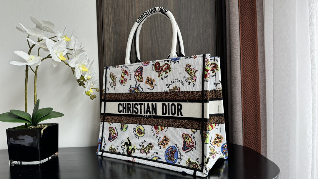 MEDIUM D10r BOOK TOTE White Multicolor Dragon Zodiac Embroidery 14 x 11 x 6.5 inches