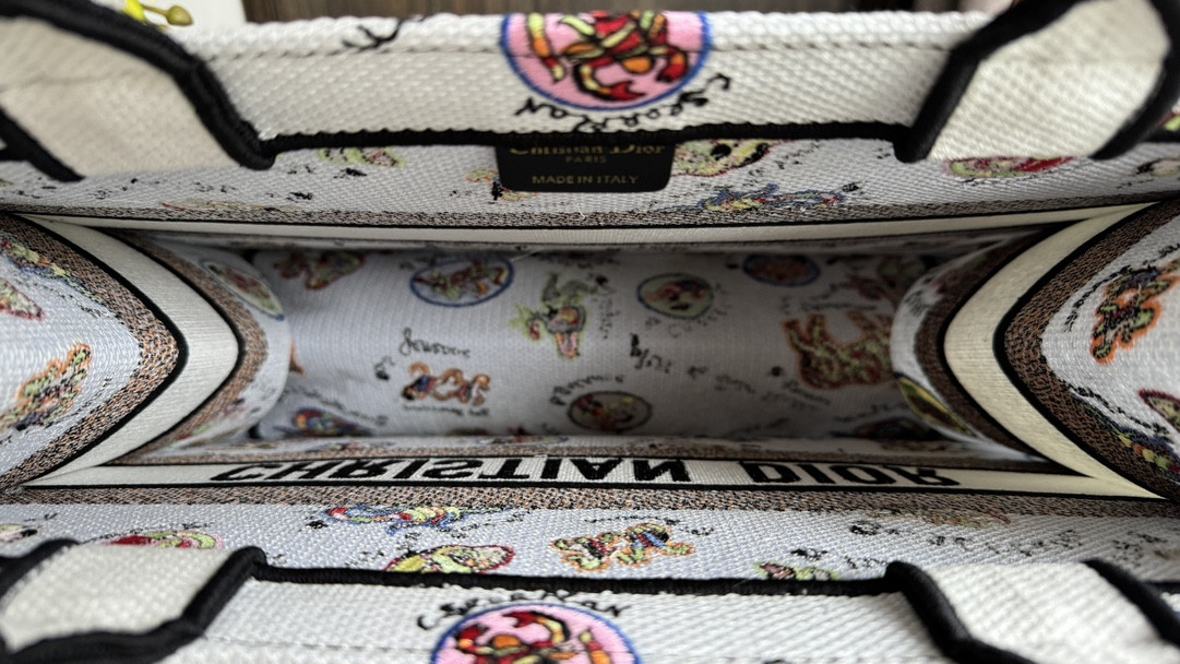 MEDIUM D10r BOOK TOTE White Multicolor Dragon Zodiac Embroidery 14 x 11 x 6.5 inches