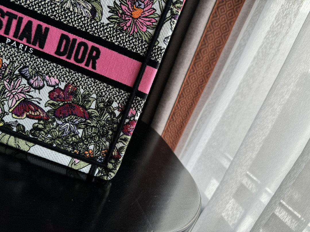 Small D10r BOOK TOTE WHITE MULTICOLOR MEXICO MILLEFIORI EMBROIDERY 10.5 x 8.5 x 5.5 inches