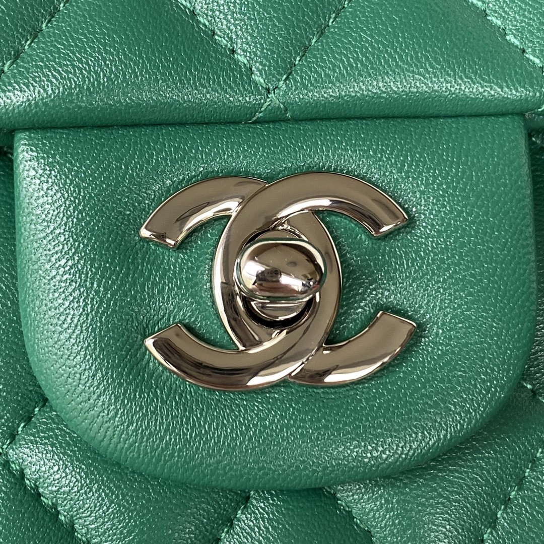 Ch**el CLASSIC HANDBAG GRAINED SHINY CALFSKIN & SILVER-TONE METAL GREEN 6 × 9.9 × 2.5 in